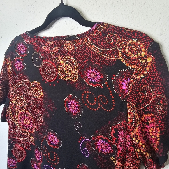 Black Red Top Womens *L/XL Lined Short Sleeve Stretchy Blouse Circle Flower READ - Picture 8 of 9